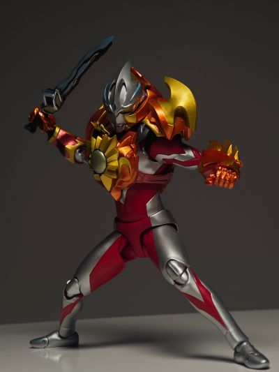 S.H.Figuarts 灼日装甲