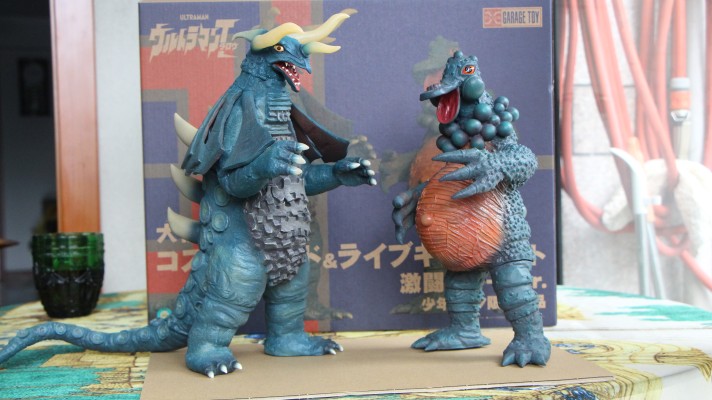 大怪兽系列 泰罗奥特曼 科斯莫利基德 与 莱布王 激战配色