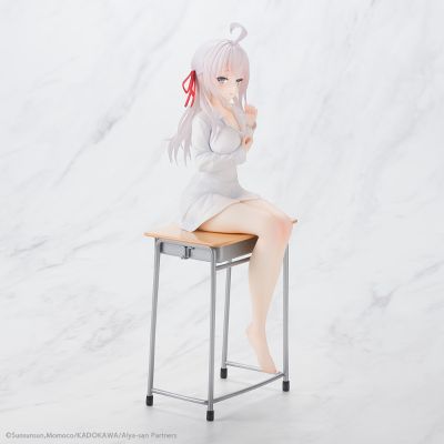 不时用俄语小声说真心话的邻桌艾莉同学 艾莉