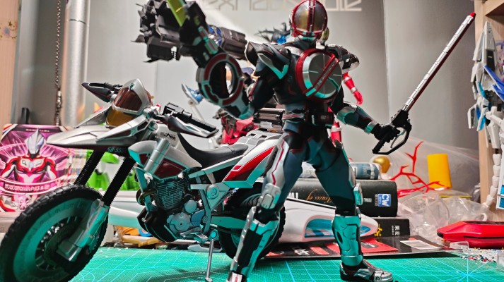 S.H.Figuarts  机动摩托人（载具模式）