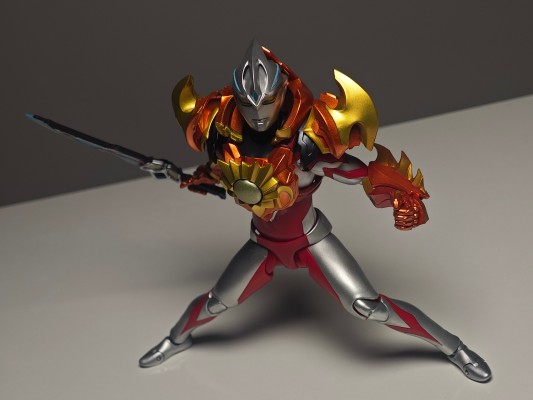 S.H.Figuarts 灼日装甲