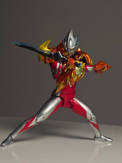 S.H.Figuarts 灼日装甲