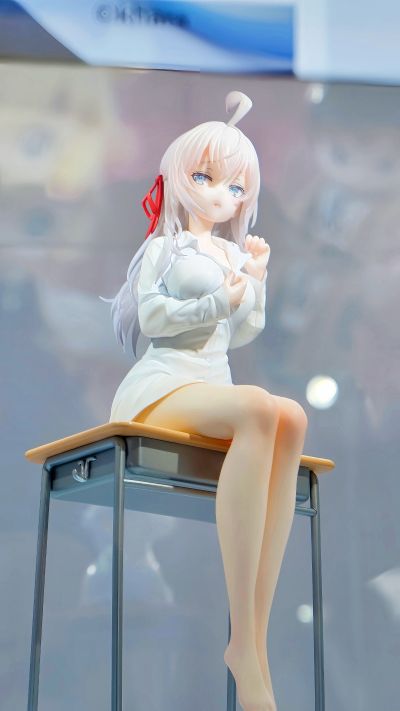 不时用俄语小声说真心话的邻桌艾莉同学 艾莉