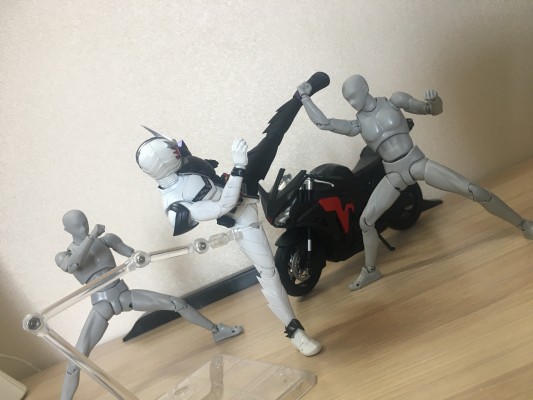 S.H.Figuarts 颅骨硬汉摩托