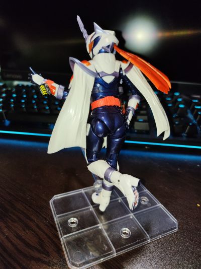 S.H.Figuarts   假面骑士玛洁德 炎阳独角兽