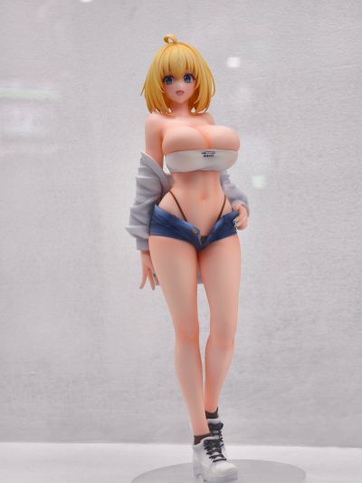 索菲亚· F· 希琳 夏日装束