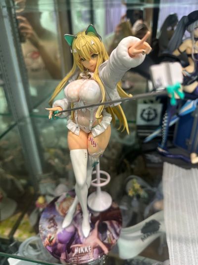 胜利女神：妮姬 露菲 冬日购物狂