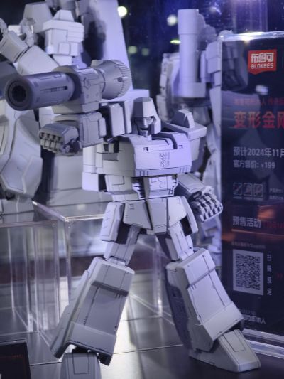 布鲁可变形金刚传奇版  G1-威震天