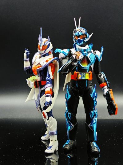 S.H.Figuarts   假面骑士玛洁德 炎阳独角兽