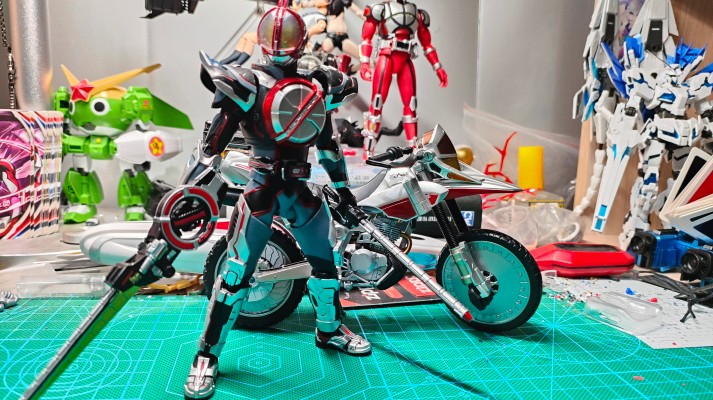 S.H.Figuarts  机动摩托人（载具模式）