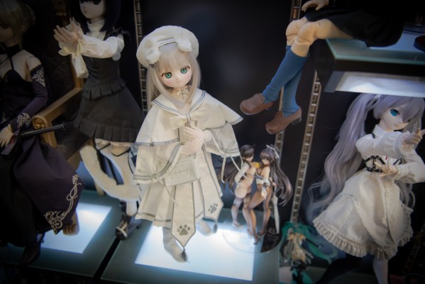 AOD527-FFW  s*t*j × 艾莉丝收集 小型 芙露露～毛绒绒的牧师小猫～白猫