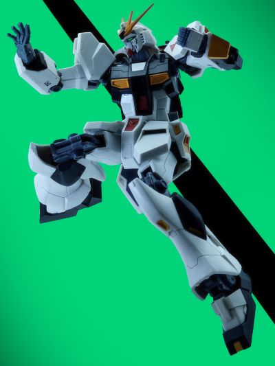 ROBOT魂 R-115 机动战士高达 逆袭的夏亚 RX-93ν 高达