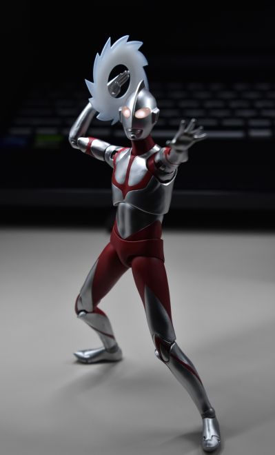 MAFEX  编号207 新·奥特曼 奥特曼 豪华版