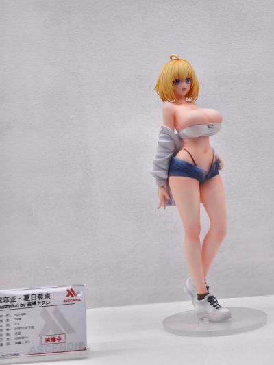 索菲亚· F· 希琳 夏日装束