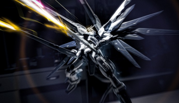 RG 1/144 ZGMF-X10A  自由高达 装甲未启动样式