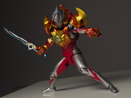 S.H.Figuarts 灼日装甲