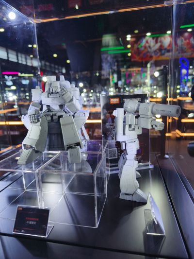 布鲁可变形金刚传奇版  G1-威震天