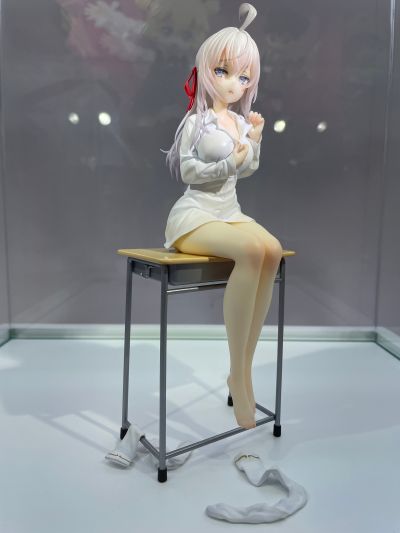 不时用俄语小声说真心话的邻桌艾莉同学 艾莉