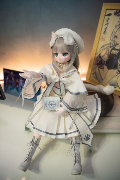 AOD527-FFW  s*t*j × 艾莉丝收集 小型 芙露露～毛绒绒的牧师小猫～白猫