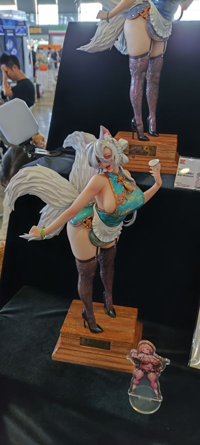 中华大厨娘—白狐 烟雨绿