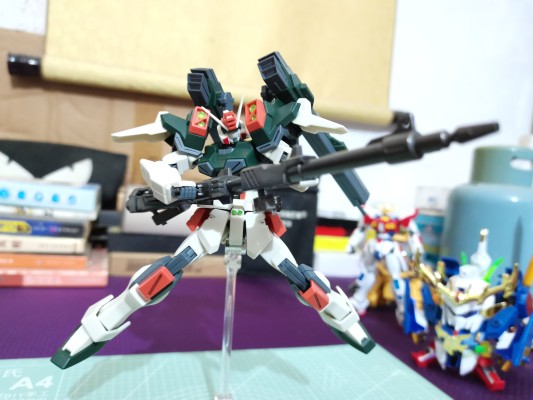 HG 1/144  闪电暴风高达