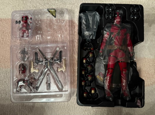 MMS746/MMS746B 死侍与金刚狼 死侍