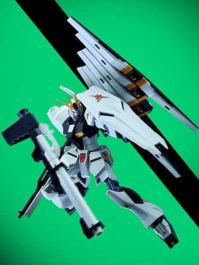 ROBOT魂 R-115 机动战士高达 逆袭的夏亚 RX-93ν 高达
