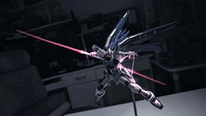 RG 1/144 ZGMF-X10A  自由高达 装甲未启动样式