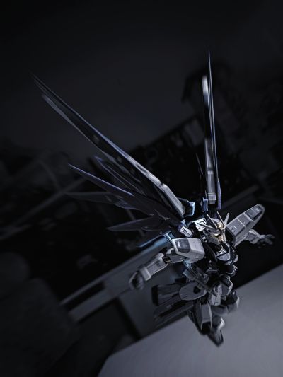 RG 1/144 ZGMF-X10A  自由高达 装甲未启动样式