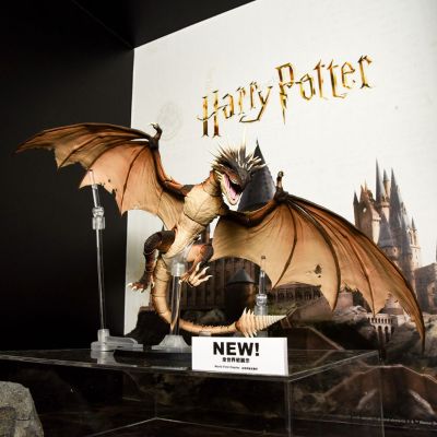 S.H.MonsterArts 匈牙利树蜂龙