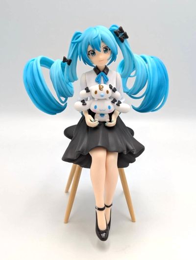 初音未来系列 小坐系列奖品人偶  "初音未来联名大耳狗与MILK"