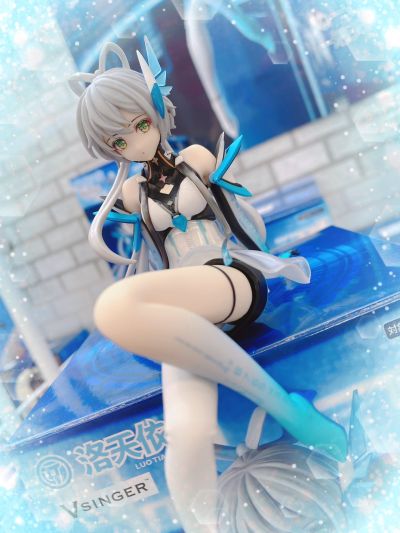 虚拟歌手洛天依系列  压泡面人偶 -洛天依·代号洛天依-