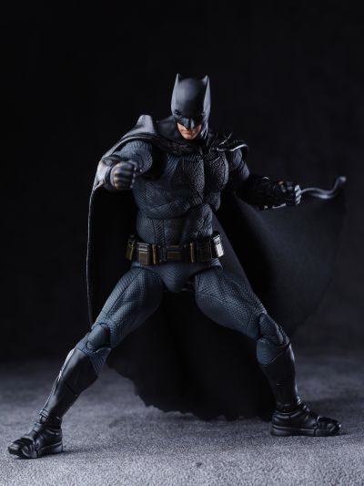 MAFEX 编号222  蝙蝠侠（正义联盟：扎克·施奈德版）