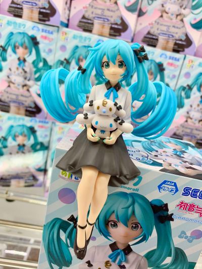 初音未来系列 小坐系列奖品人偶  "初音未来联名大耳狗与MILK"