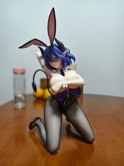 B-style 金装的维尔梅 维尔梅 兔女郎