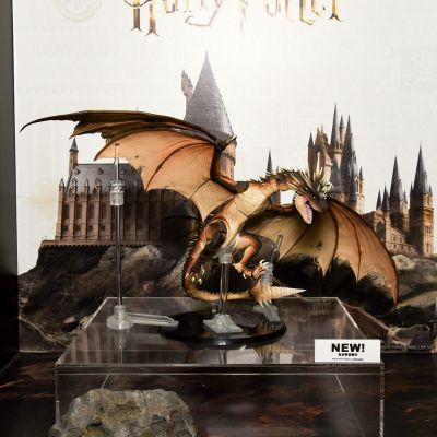 S.H.MonsterArts 匈牙利树蜂龙