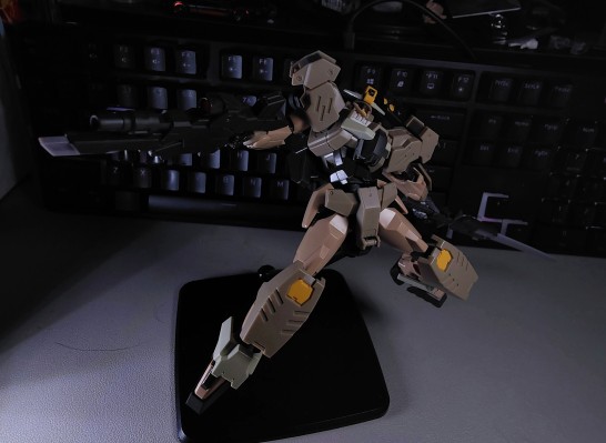 HG 1/144  量子型00指挥官高达 沙漠战样式