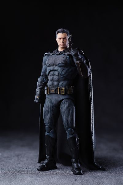 MAFEX 编号222  蝙蝠侠（正义联盟：扎克·施奈德版）