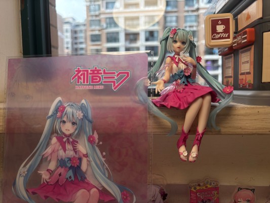 压泡面 初音未来 花仙子 波斯菊
