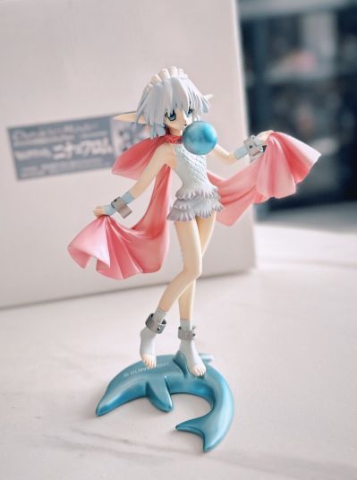 Characterモデル系列 5 モルダヴァイト ニナ＝フロム 