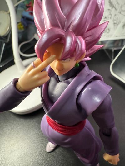 S.H.Figuarts  黑悟空-超级赛亚人桃红-