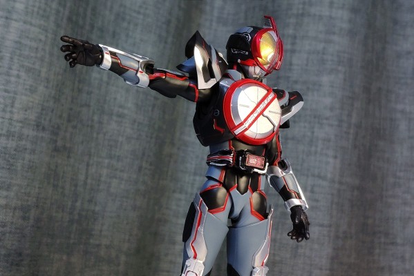 S.H.Figuarts  机动摩托人（载具模式）