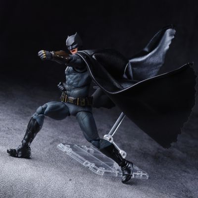 MAFEX 编号222  蝙蝠侠（正义联盟：扎克·施奈德版）