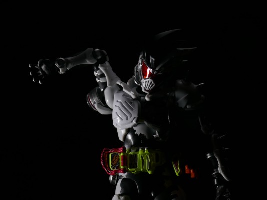 S.H.Figuart 假面骑士：灵骑 假面骑士冥骑