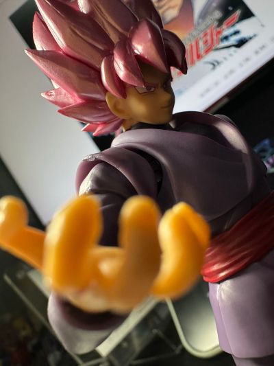 S.H.Figuarts  黑悟空-超级赛亚人桃红-