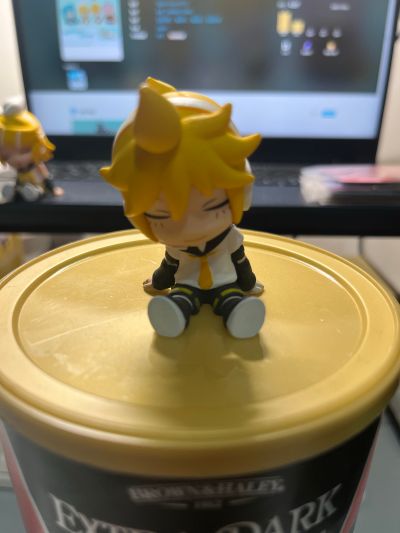 靠肩扭蛋 初音未来