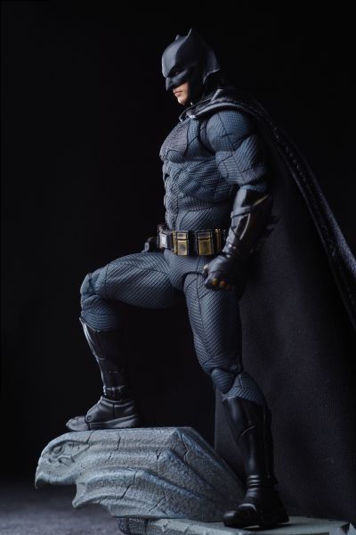 MAFEX 编号222  蝙蝠侠（正义联盟：扎克·施奈德版）