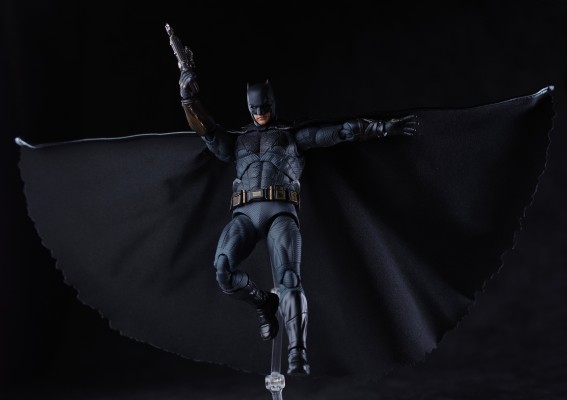 MAFEX 编号222  蝙蝠侠（正义联盟：扎克·施奈德版）