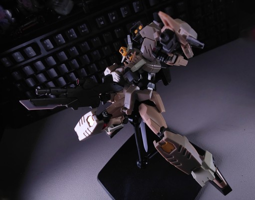 HG 1/144  量子型00指挥官高达 沙漠战样式