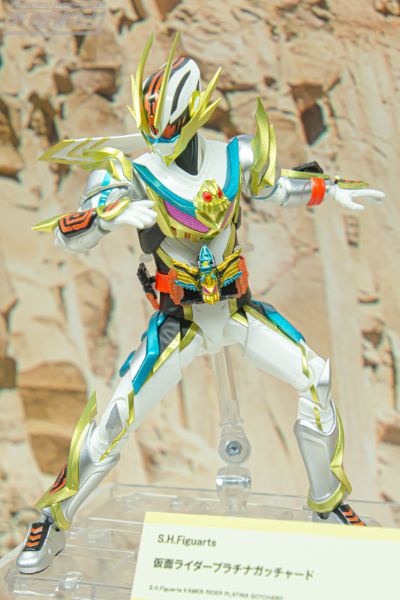 S.H.Figuarts 假面骑士白金歌查德